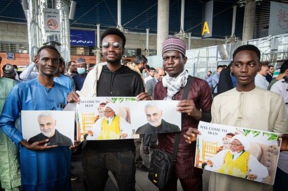 استقبال مردمی از ورود شیخ زکزاکی رهبر شیعیان نیجریه به ایران