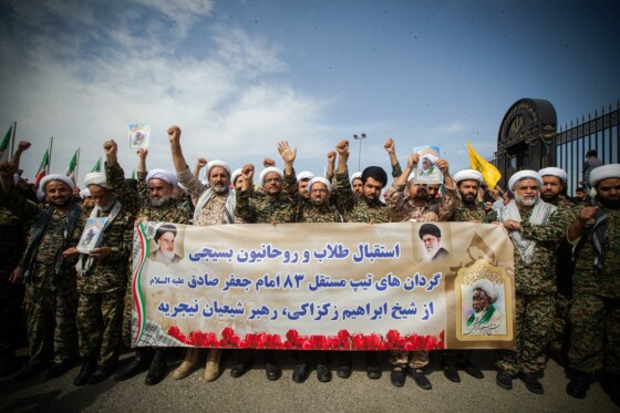 استقبال مردمی از ورود شیخ زکزاکی رهبر شیعیان نیجریه به ایران