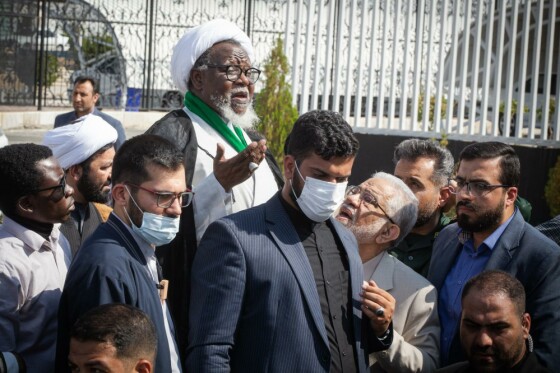 استقبال مردمی از ورود شیخ زکزاکی رهبر شیعیان نیجریه به ایران