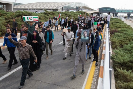 استقبال مردمی از ورود شیخ زکزاکی رهبر شیعیان نیجریه به ایران