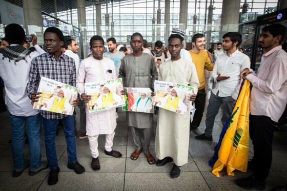 استقبال مردمی از ورود شیخ زکزاکی رهبر شیعیان نیجریه به ایران