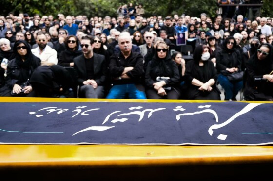 مراسم تشییع پیکر هنرمند فقید آتیلا پسیانی