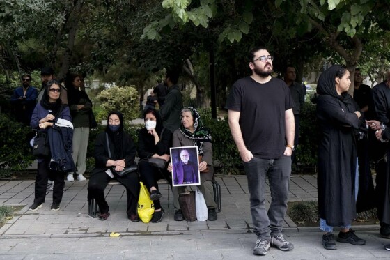 مراسم تشییع پیکر هنرمند فقید آتیلا پسیانی