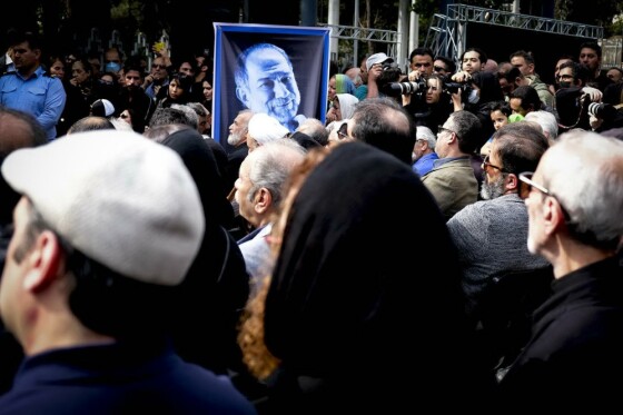 مراسم تشییع پیکر هنرمند فقید آتیلا پسیانی