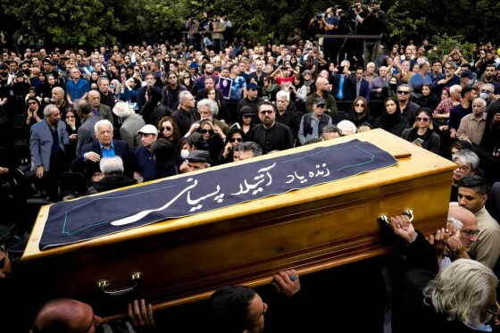 مراسم تشییع پیکر هنرمند فقید آتیلا پسیانی