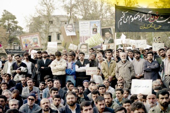 تجمع اعتراضی مردم تهران به ترور «فتحی شقاقی» در سال ۱۳۷۴