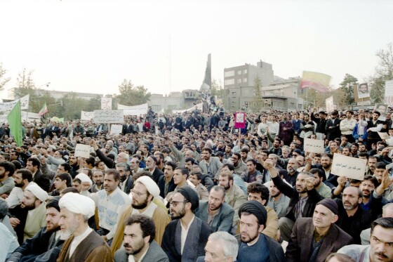 تجمع اعتراضی مردم تهران به ترور «فتحی شقاقی» در سال ۱۳۷۴