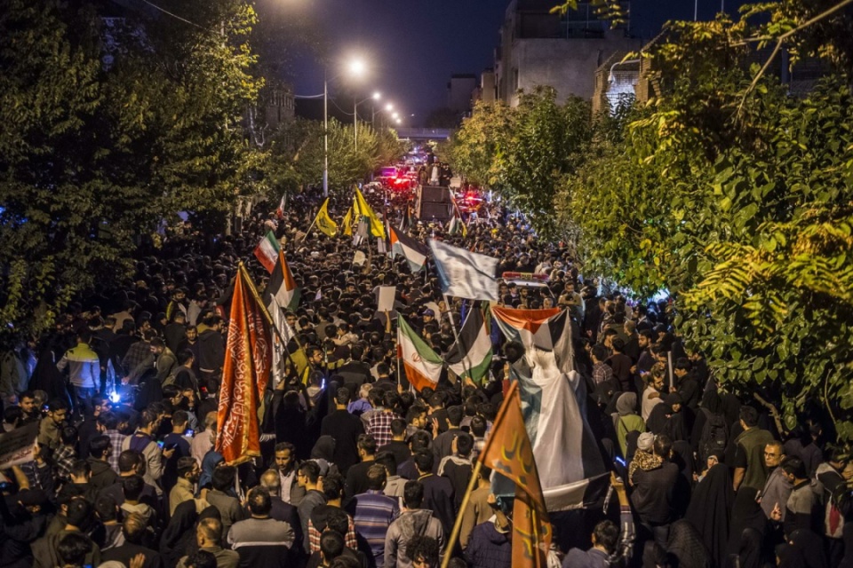 تجمع شبانه مردم تهران در محکومیت جنایت جنگی رژیم صهیونیستی
