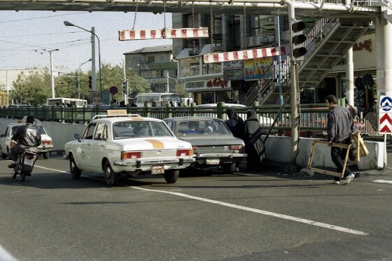 تصاویر دیده نشده از میدان امام حسین (ع) در سال ۱۳۷۴