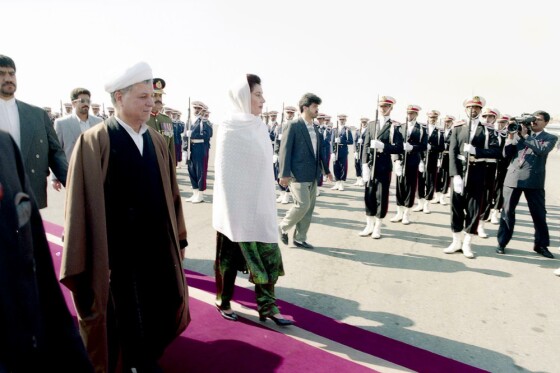 عکس های منتشر نشده از سفر بی نظیر بوتو به تهران در سال ۱۳۷۴