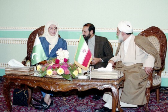 عکس های منتشر نشده از سفر بی نظیر بوتو به تهران در سال ۱۳۷۴