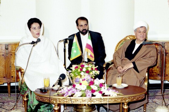 عکس های منتشر نشده از سفر بی نظیر بوتو به تهران در سال ۱۳۷۴