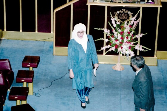 عکس های منتشر نشده از سفر بی نظیر بوتو به تهران در سال ۱۳۷۴