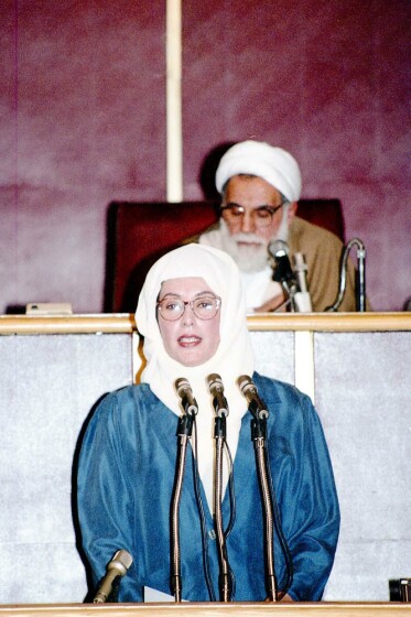 عکس های منتشر نشده از سفر بی نظیر بوتو به تهران در سال ۱۳۷۴