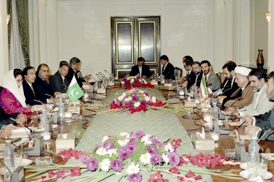 عکس های منتشر نشده از سفر بی نظیر بوتو به تهران در سال ۱۳۷۴