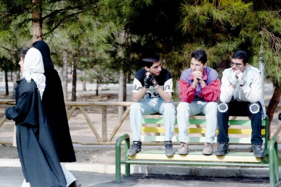 عکس های دیده نشده از مردم تهران درپیست دوچرخه سواری پارک چیتگر در سال ۱۳۷۴