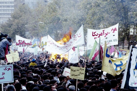 عکس های منتشر نشده از راهپیمایی ۱۳ آبان دهه هفتاد