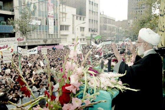 عکس های منتشر نشده از راهپیمایی ۱۳ آبان دهه هفتاد