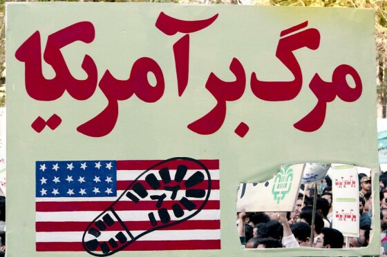 عکس های منتشر نشده از راهپیمایی ۱۳ آبان دهه هفتاد