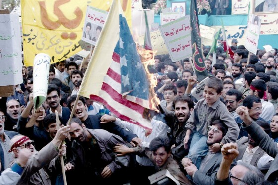 عکس های منتشر نشده از راهپیمایی ۱۳ آبان دهه هفتاد