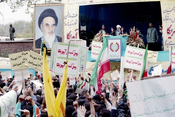 عکس های منتشر نشده از راهپیمایی ۱۳ آبان دهه هفتاد