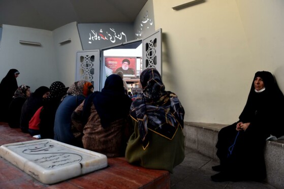 تجمع مردمی در تهران هنگام پخش سخنان سید حسن نصرالله