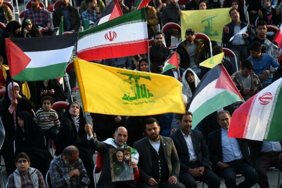 تجمع مردمی در تهران هنگام پخش سخنان سید حسن نصرالله