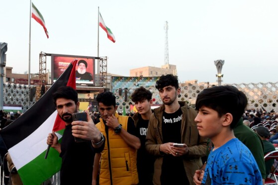 تجمع مردمی در تهران هنگام پخش سخنان سید حسن نصرالله