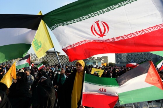 تجمع مردمی در تهران هنگام پخش سخنان سید حسن نصرالله