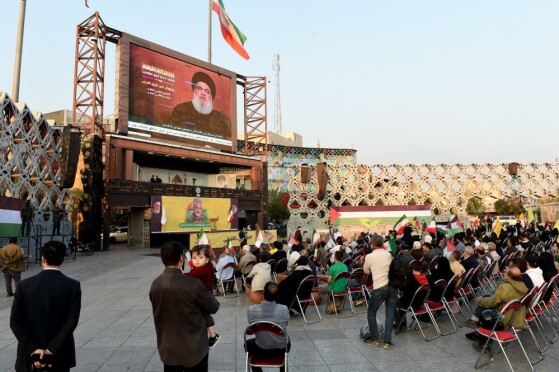 تجمع مردمی در تهران هنگام پخش سخنان سید حسن نصرالله