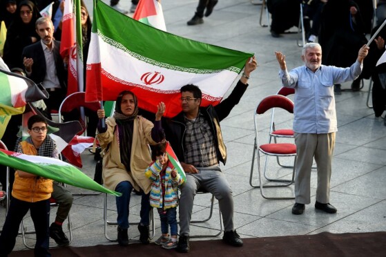 تجمع مردمی در تهران هنگام پخش سخنان سید حسن نصرالله