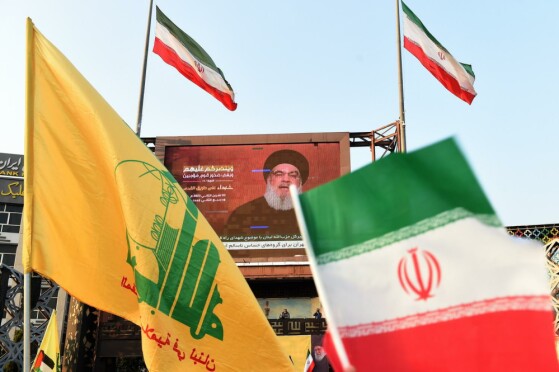 تجمع مردمی در تهران هنگام پخش سخنان سید حسن نصرالله