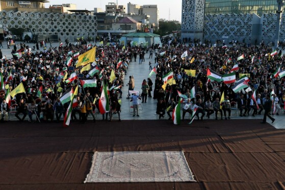 تجمع مردمی در تهران هنگام پخش سخنان سید حسن نصرالله