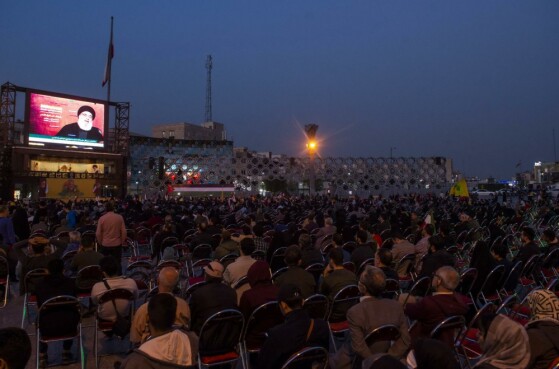 تجمع مردمی در تهران هنگام پخش سخنان سید حسن نصرالله