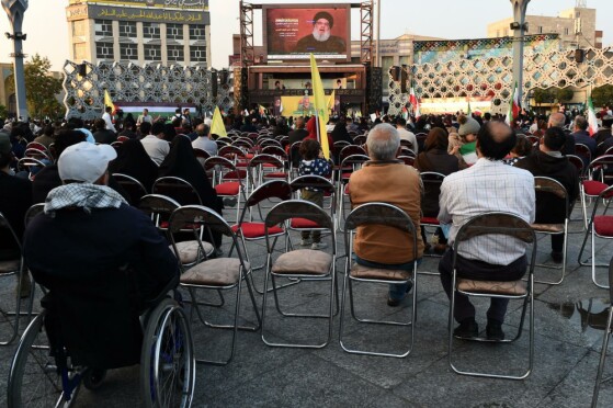 تجمع مردمی در تهران هنگام پخش سخنان سید حسن نصرالله