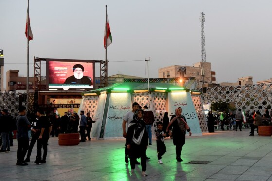 تجمع مردمی در تهران هنگام پخش سخنان سید حسن نصرالله