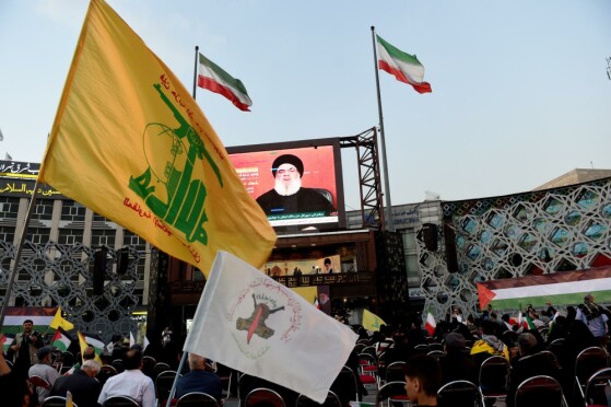 تجمع مردمی در تهران هنگام پخش سخنان سید حسن نصرالله