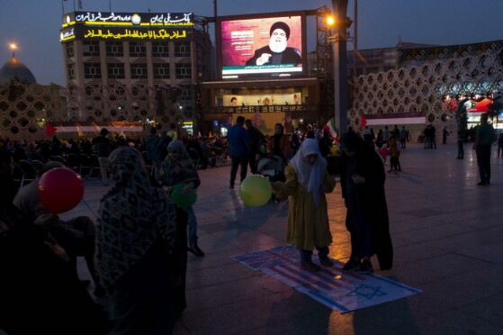 تجمع مردمی در تهران هنگام پخش سخنان سید حسن نصرالله
