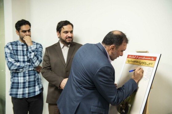 رونمایی از کتاب «بدون روتوش با دهه هشتادیها»