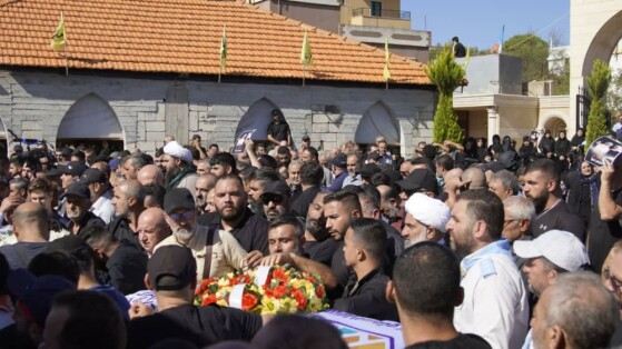 مراسم تشییع پیکر مادربزرگ شهید لبنانی و سه نوه‌اش