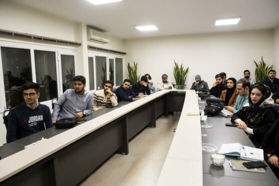 رونمایی از کتاب «بدون روتوش با دهه هشتادیها»