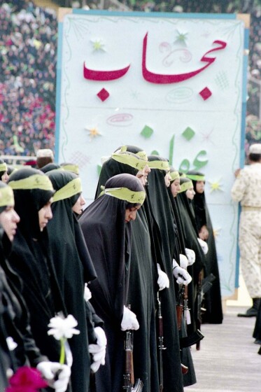 اجتماع بزرگ زنان بسیجی در ورزشگاه آزادی در دهه هفتاد
