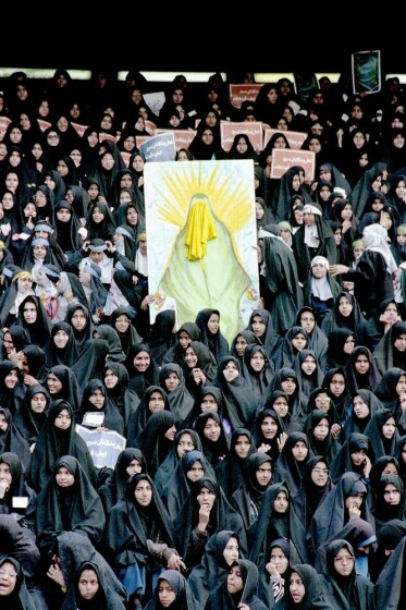 اجتماع بزرگ زنان بسیجی در ورزشگاه آزادی در دهه هفتاد