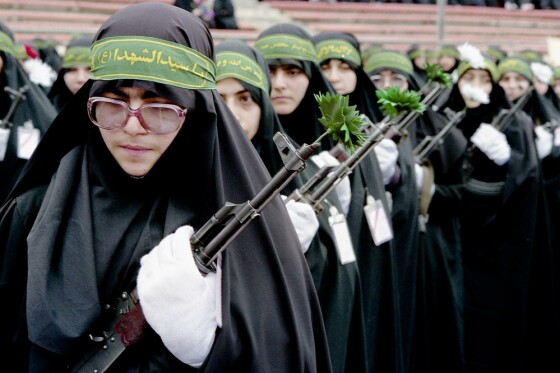 اجتماع بزرگ زنان بسیجی در ورزشگاه آزادی در دهه هفتاد
