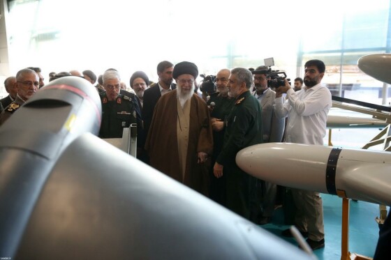 بازدید فرمانده کل قوا از نمایشگاه دستاوردهای نیروی هوافضای سپاه