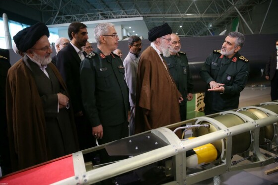 بازدید فرمانده کل قوا از نمایشگاه دستاوردهای نیروی هوافضای سپاه