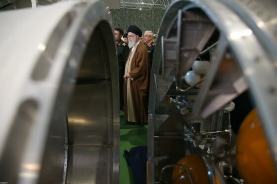 بازدید فرمانده کل قوا از نمایشگاه دستاوردهای نیروی هوافضای سپاه