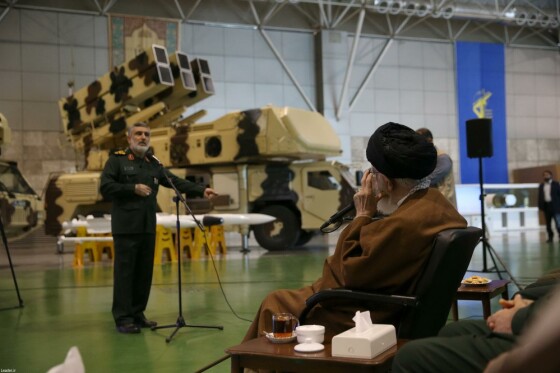 بازدید فرمانده کل قوا از نمایشگاه دستاوردهای نیروی هوافضای سپاه