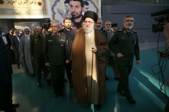 بازدید فرمانده کل قوا از نمایشگاه دستاوردهای نیروی هوافضای سپاه