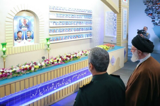 بازدید فرمانده کل قوا از نمایشگاه دستاوردهای نیروی هوافضای سپاه